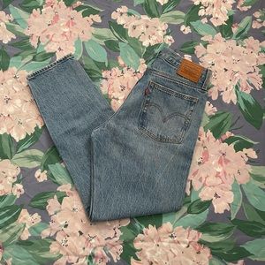 Vintage Levi’s Wedgie Jeans with Rips
Medium Wash
Large Levi’s Patch
